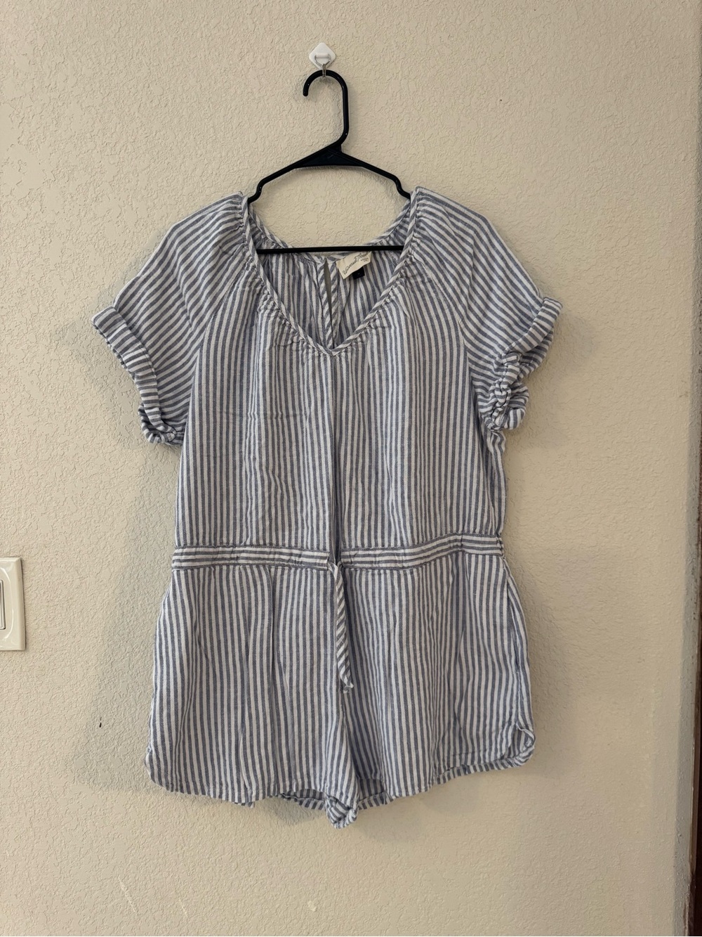 Universal Thread Blue & White Striped V-Neck Short Sleeve Romper
